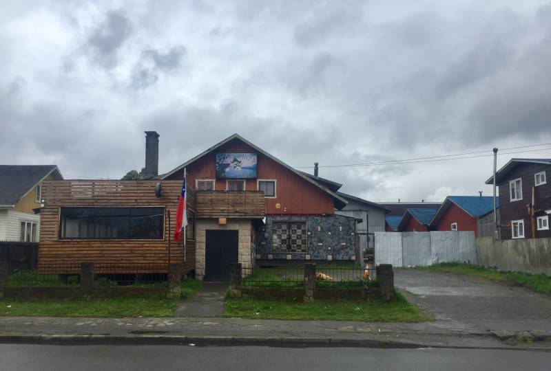Se vende casa comercial y bodega en Quellón urbano